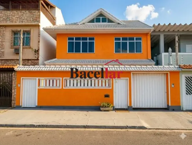 Casa de rua : Duplex / Residencial / Olaria