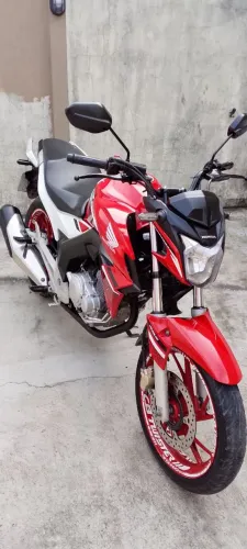 Honda CB Twister 250F ano 2022 com abs