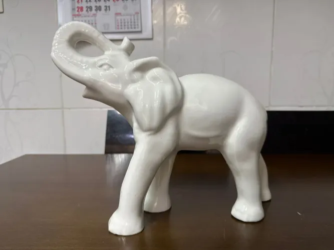 Antiga estátua de Elefante