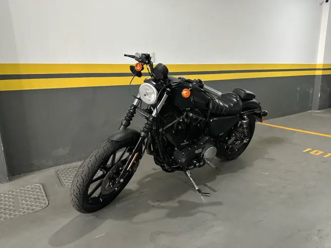 HARLEY DAVIDSON 883 IRON