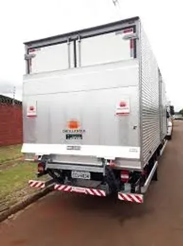 plataforma rampa eletro hidráulica elevação de carga baú carroceria aberta