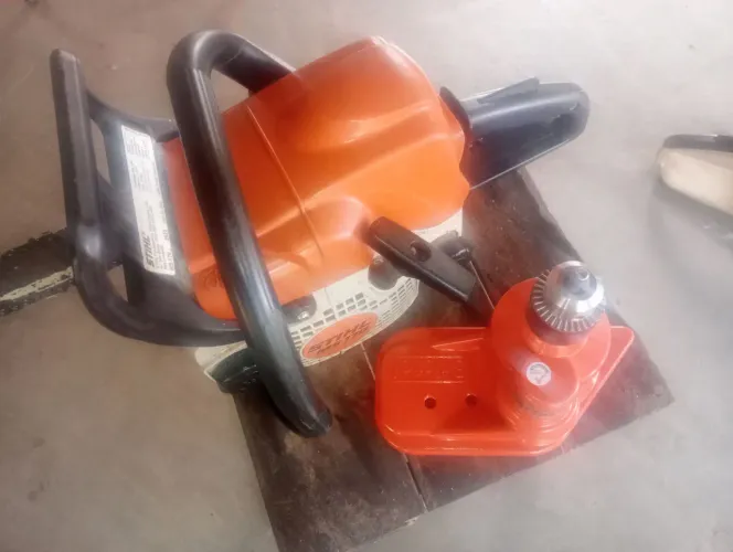 Moto serra Stihl 170 com furadeira de mandril