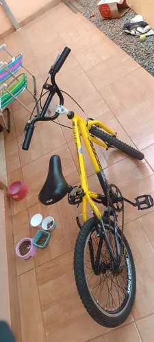 Bicicleta aro 20 com cubos da roda de rolamento