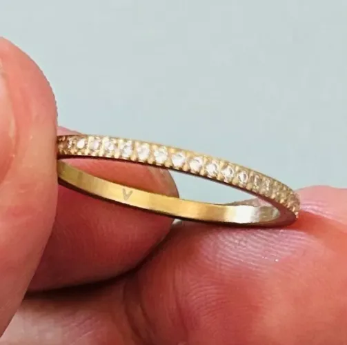 Anel com banho de ouro 18K e pedras