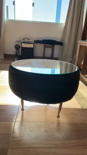Mesa de Centro Redonda com Tampo de Vidro - Preta