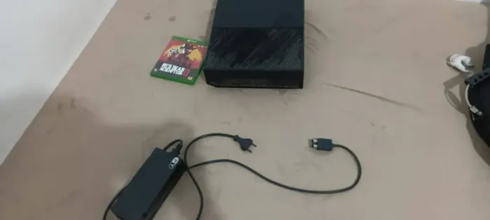 XBOX ONE FAT + RED DEAD REDEMPTION 2