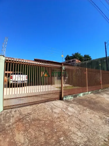CASA RESIDENCIAL E COMERCIAL COM 3 QUARTOS SENDO 1 SUITE NA REGIÃO NORTE DE LONDRINA