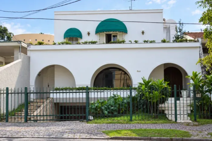 Casa 780 m² | 6 quartos, 8 banheiros, 5 vagas e piscina | Mercês