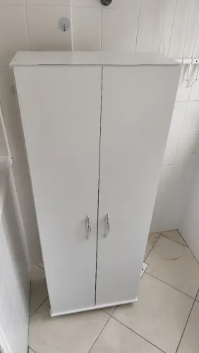Armário multiuso pouco usado