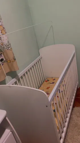 Berço com cômoda e colchão