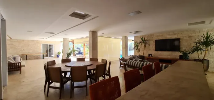 Casa mobiliada à venda, com 480m², no Condomínio Residencial Alphaville Ipês, em Goiânia.