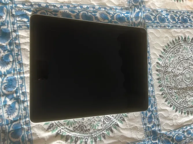 Vendo IPad 6 geração 126 GB Semi-Novo 3.200..
