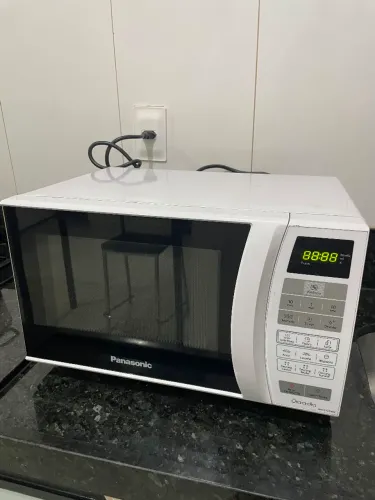 Microondas Panasonic 20L conservado