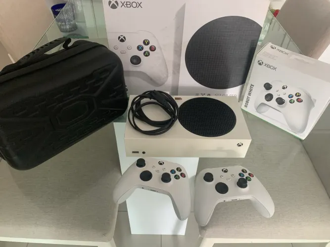 Xbox Series S + 2 controles