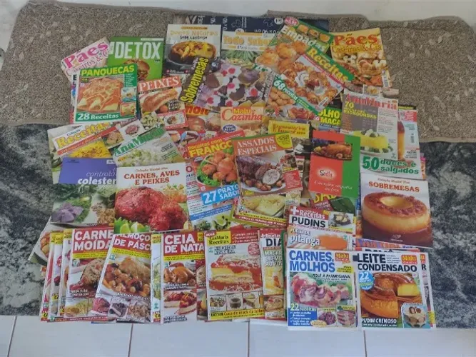 100 revistinhas de Receitas Culinárias de vários tamanhos em ótimo estado.
