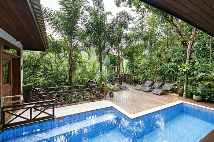 Casa em condomínio repleto de verde