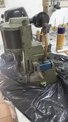 Maquina de Prensar Pneumatica