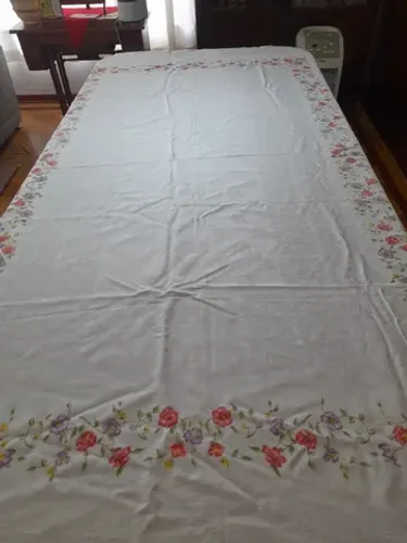 toalha de mesa pintada flores com 12 guardanapos antiga.
