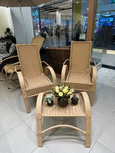 Cadeira + mesa de centro