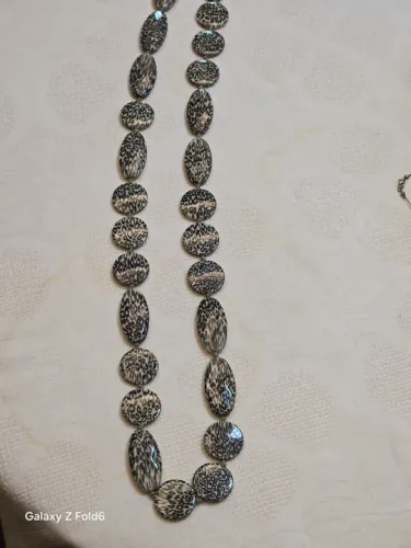Colar longo com madrepérolas