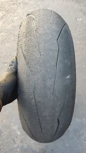 Pneu usado Pirelli Diablo Super Corsa SP (Riscado) 200/60-17