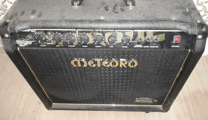 Amplificador Meteoro 100w com pedal