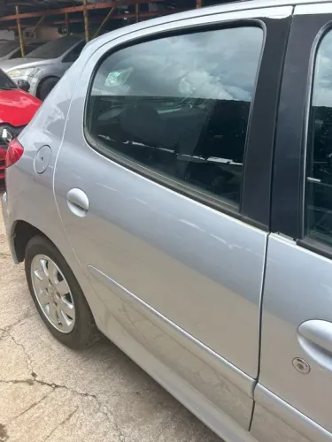 Porta Traseira Direita Peugeot 207 2009/2010-Sem Acessorios