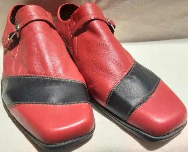 Sapato Vermelho e Preto em Couro Legítimo - Direto da Fábrica