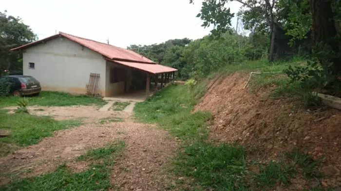 Fazendinha 6 ha, casa, fogão a lenha, arvores frutíferas, poço de peixes. Jaboticatubas.