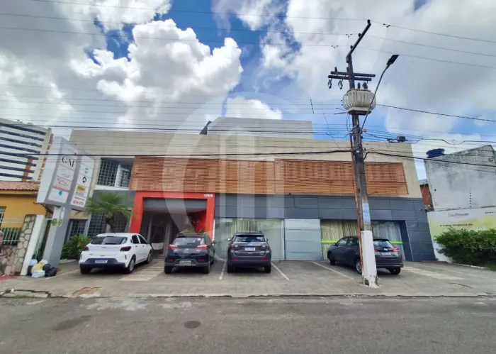 Sala comercial em ótima localização na Av. Gonçalo Prado Rolemberg.