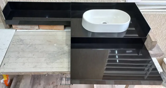 Bancada de porcelanato para pia de banheiro