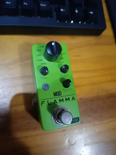 Pedal Multi modulação Guitarra/Baixo Flamma