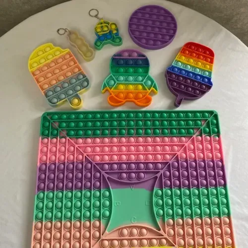 Lote 7 Pop-its Brinquedos Fidget Toys Chaveiros Placas Borracha