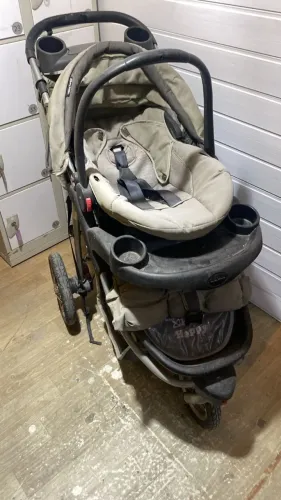 CARRINHO DE BEBE COM RODAS GRANDES