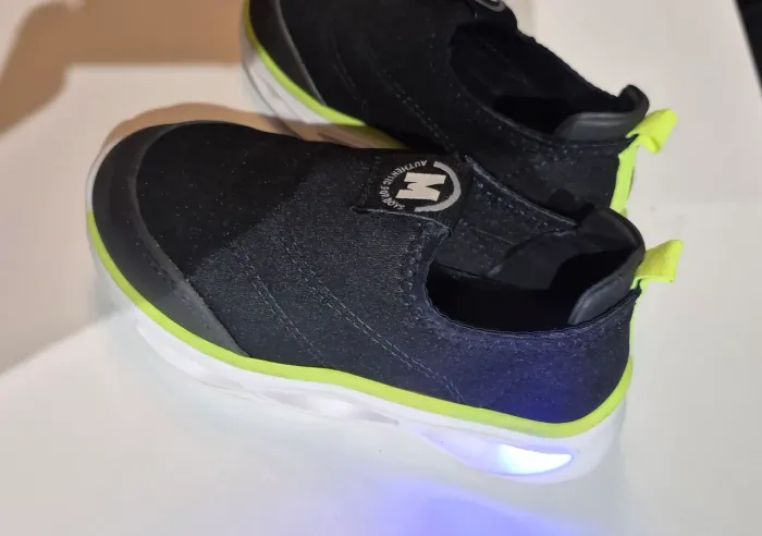 Tênis Molekinha com led 23