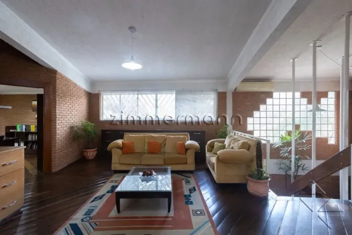 CASA COMERCIAL BUTANTÃ 6 VAGAS
