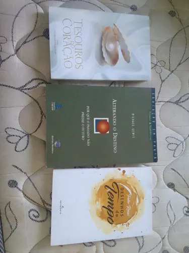 Livros semi novos