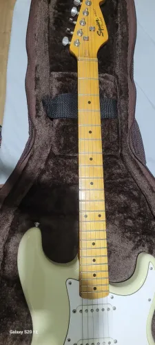 Guitarra squier com caps David Gilmour