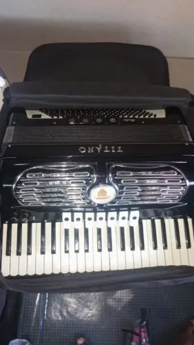 Acordeon Titânio 