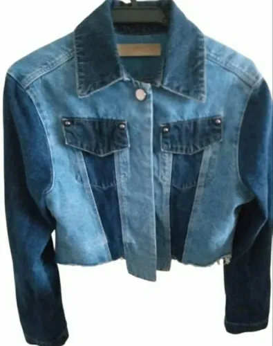 JAQUETA JEANS CROPPED, BICOLOR, MARCA ANIMALE.