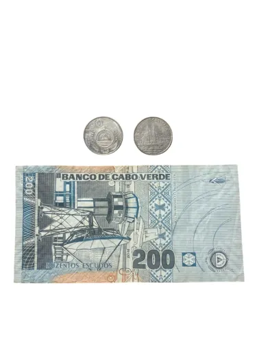 Uma Nota de 200 Escudos e Duas Moedas de Cabo Verde