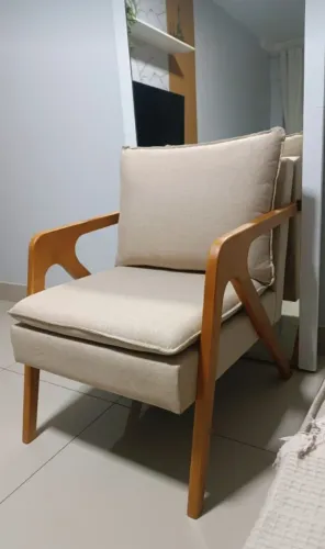 Poltrona de Madeira com tecido em Linho