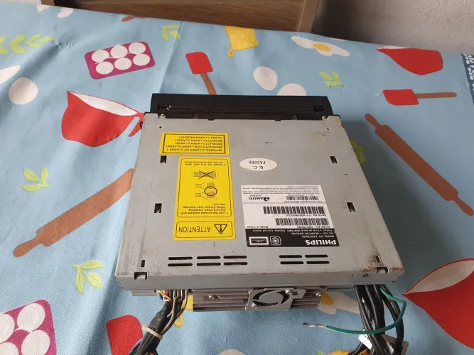 Vendo Dvd de carro da Philips não tá funcionando pra arrumar ou aproveitar peças