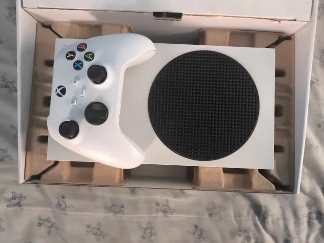 Xbox séries S com 1 controle impecável com nota fiscal e adquirido em 2022