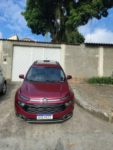 Vendo ou troco por Fiorino Fiat Toro Fredom diesel 4X4 câmbio manual 2017.