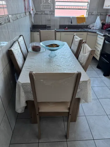 Mesa de cozinha com 6 cadeiras