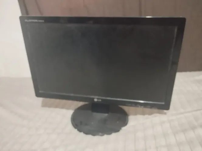 ? OPORTUNIDADE!! Monitor LG Flatron W1941S - FUNCIONANDO! Só R$ 100