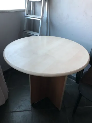 Mesa redonda para diversos ambientes