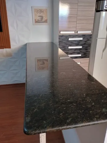 Bancada de Granito verde Ubatuba para Cozinha 2,60 x 60
