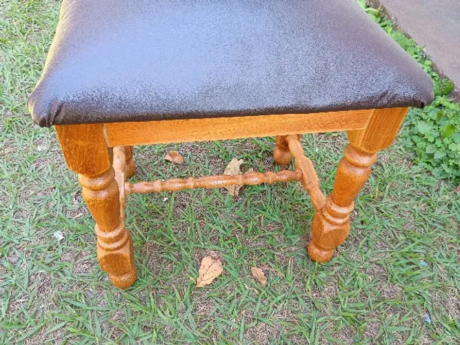 Banqueta de madeira maciça torneada antiga restaurada